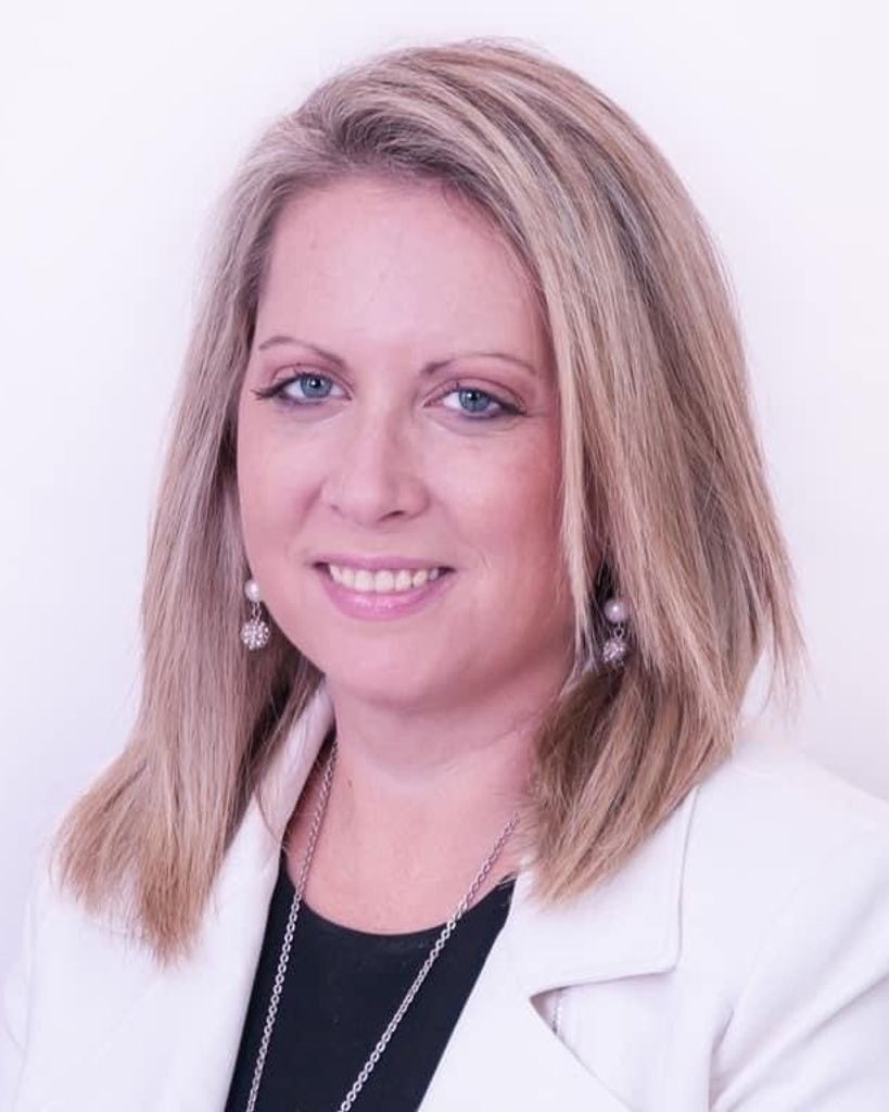 Alicia Dyanne Dacey Profile Photo
