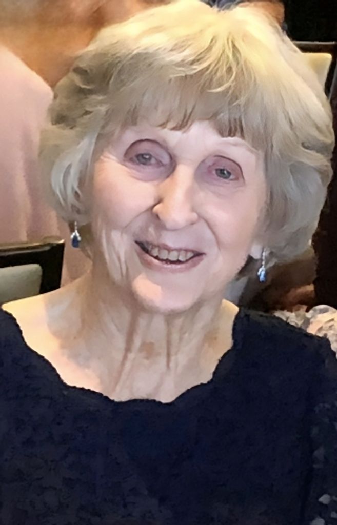 Elizabeth Schuster Profile Photo