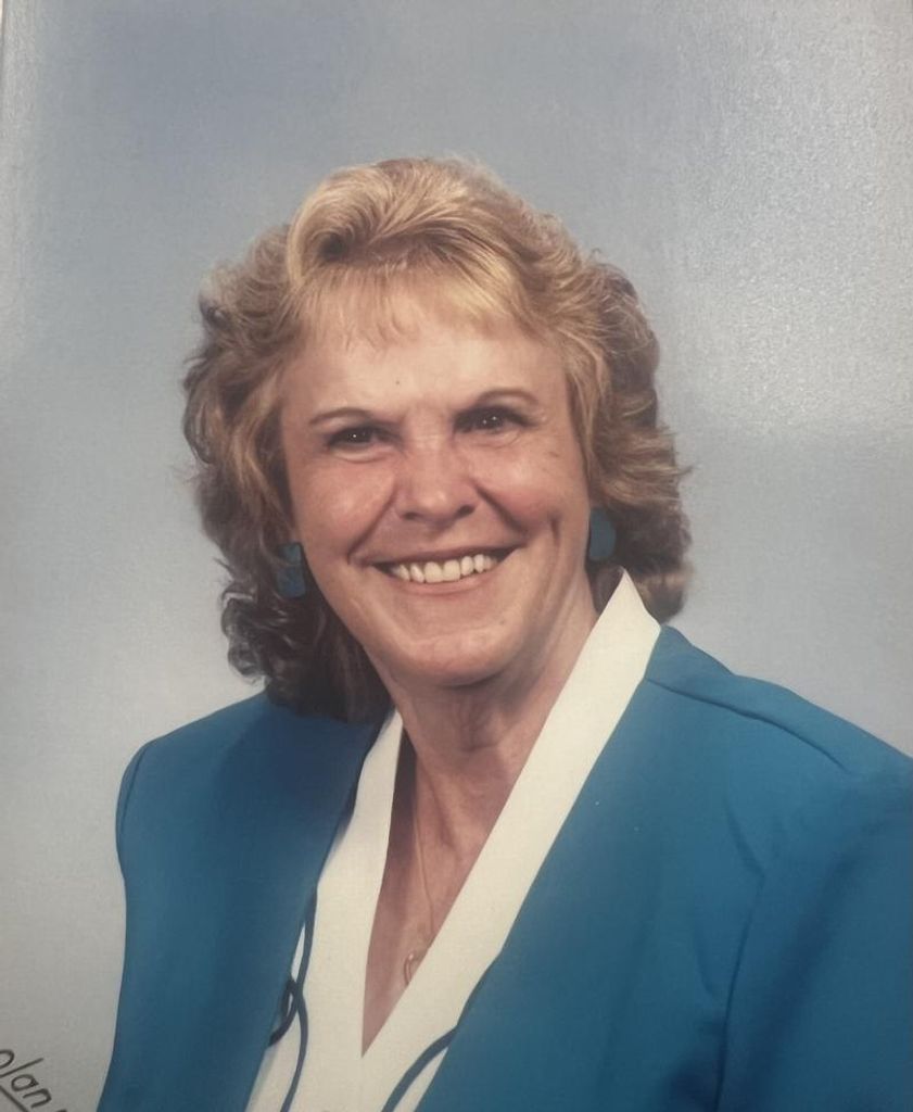 Lois Maxine Leach Profile Photo