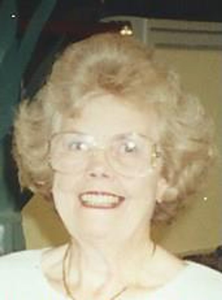 Margie M Warren