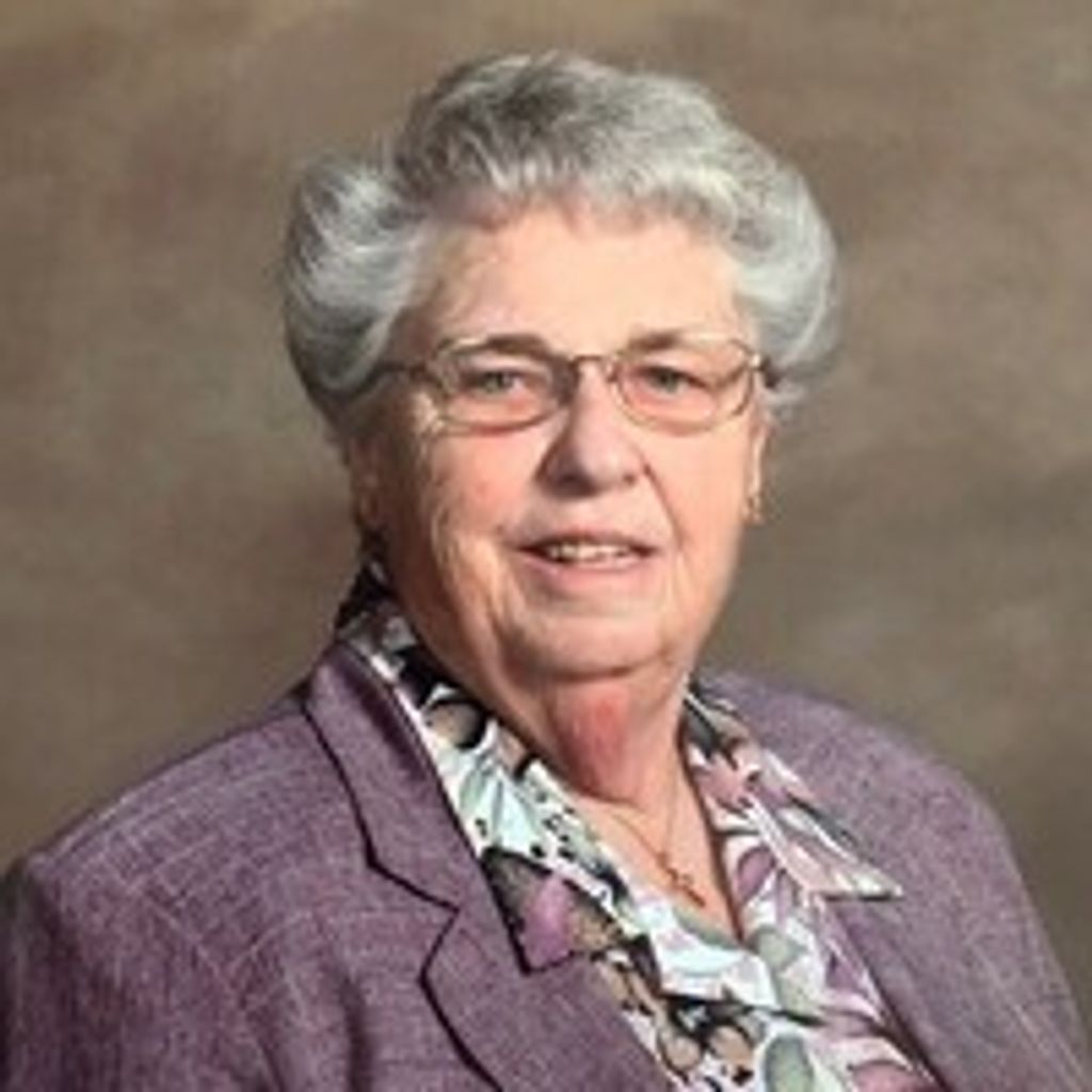 Elizabeth Lewis Profile Photo