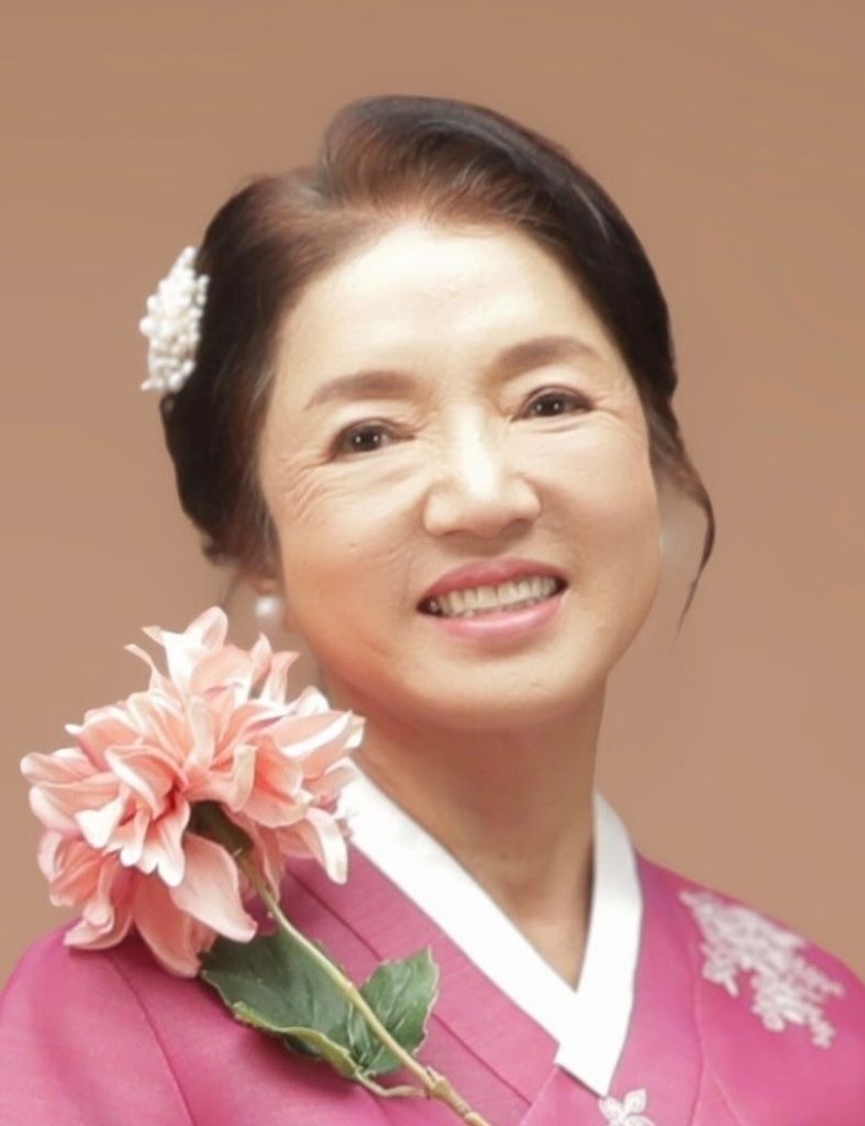 Gena  Kim