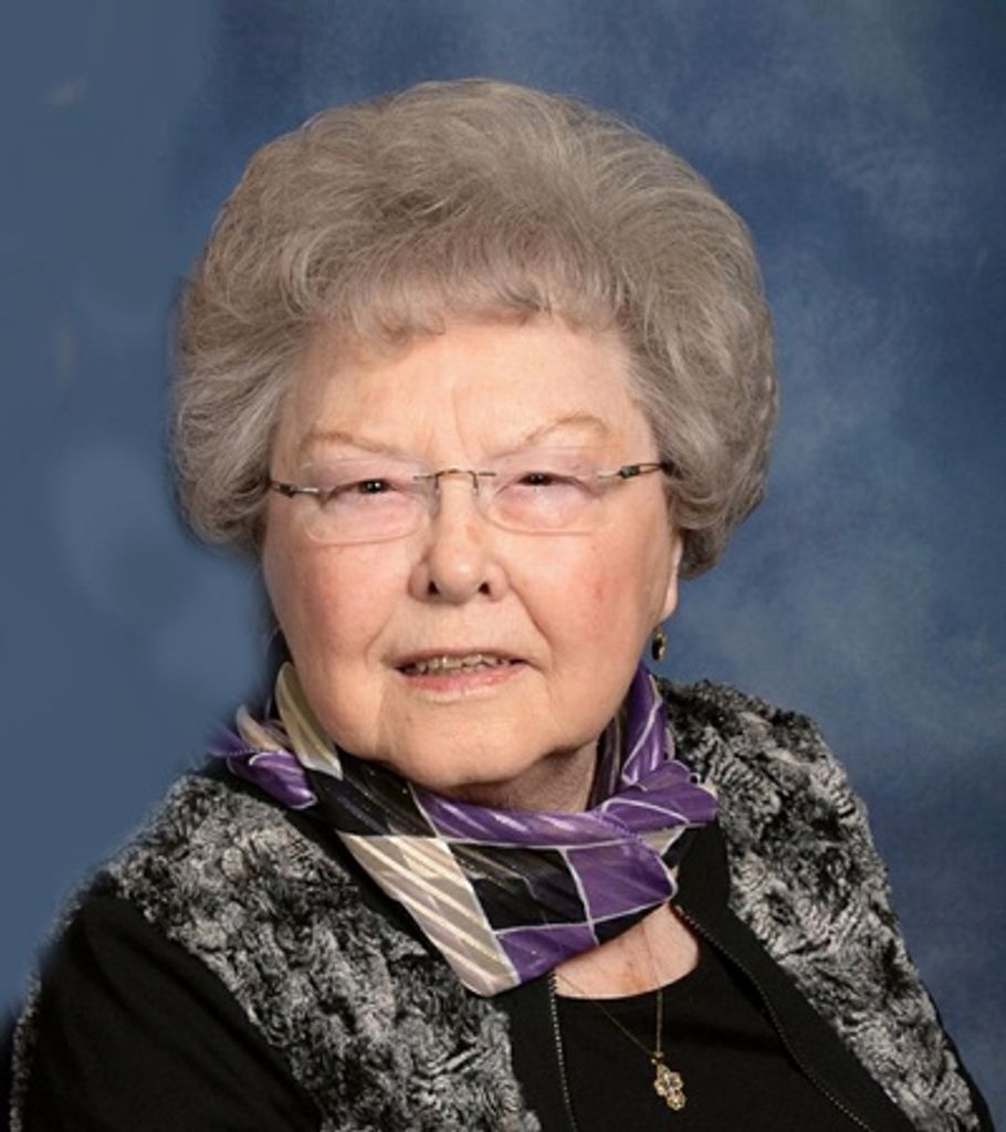 Maxine Schmucker Profile Photo