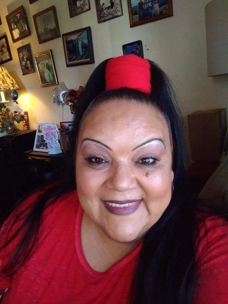 Suzanne Chambers Profile Photo