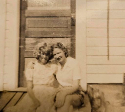 Lori Newcomb photo gallery thumbnail 116 of 130