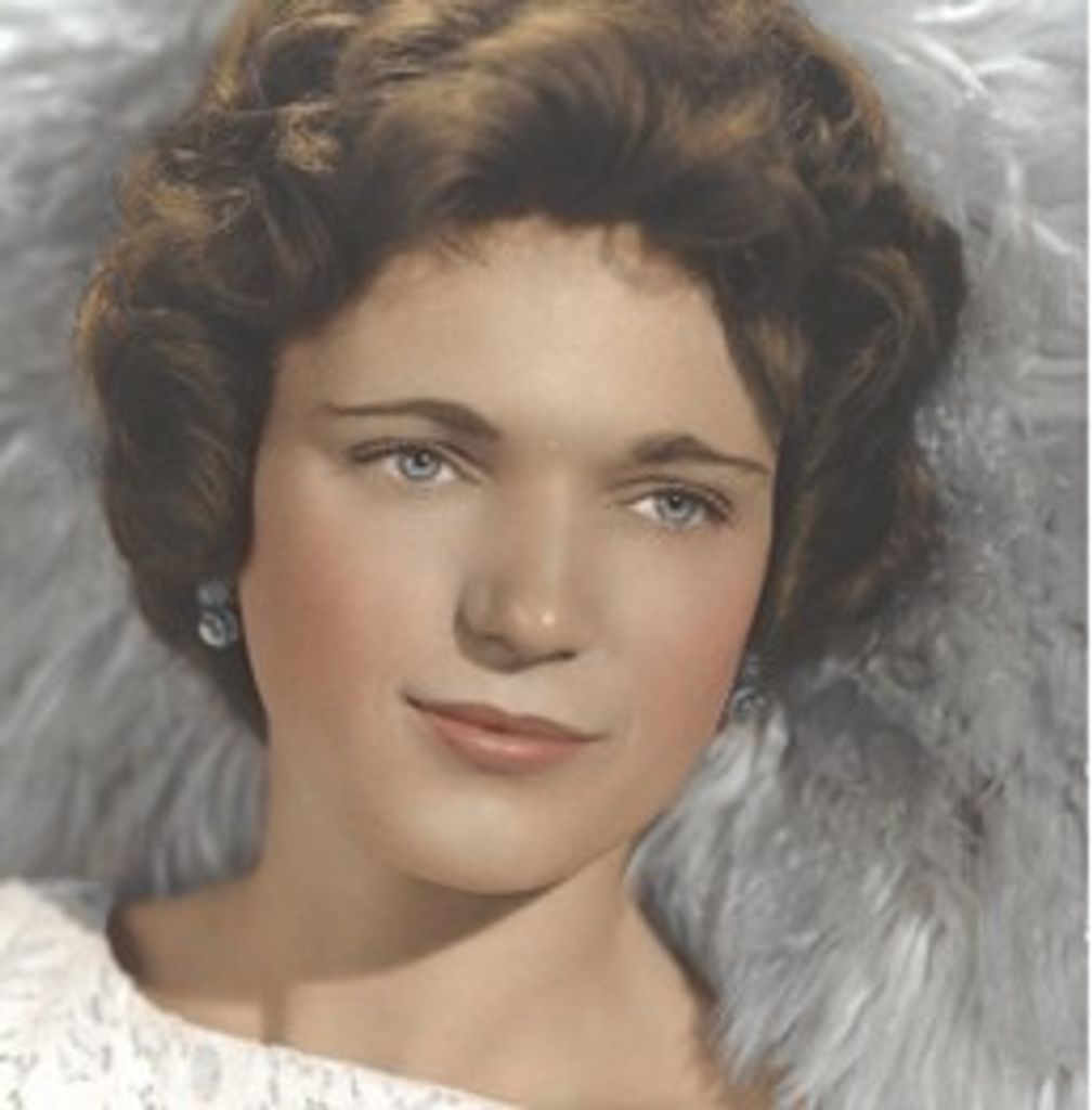 Sarah  Stavely