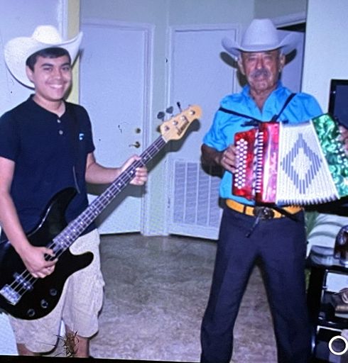 Adolfo Quintanilla photo gallery thumbnail 18 of 80