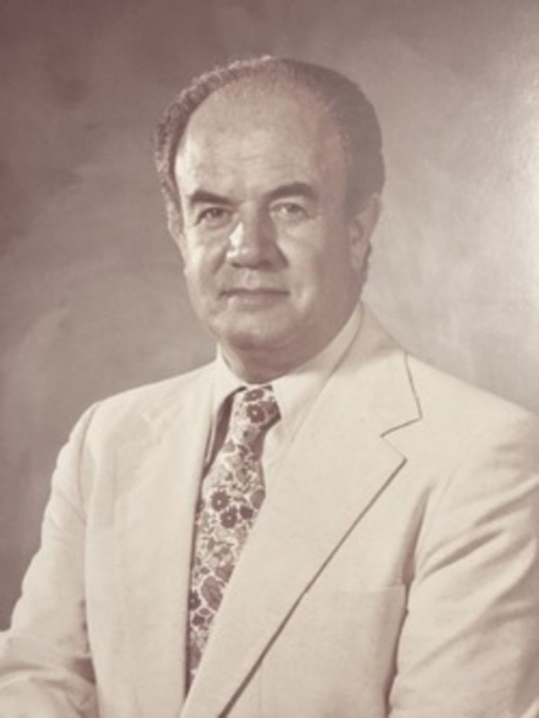 Robert M Hewlett Jr.