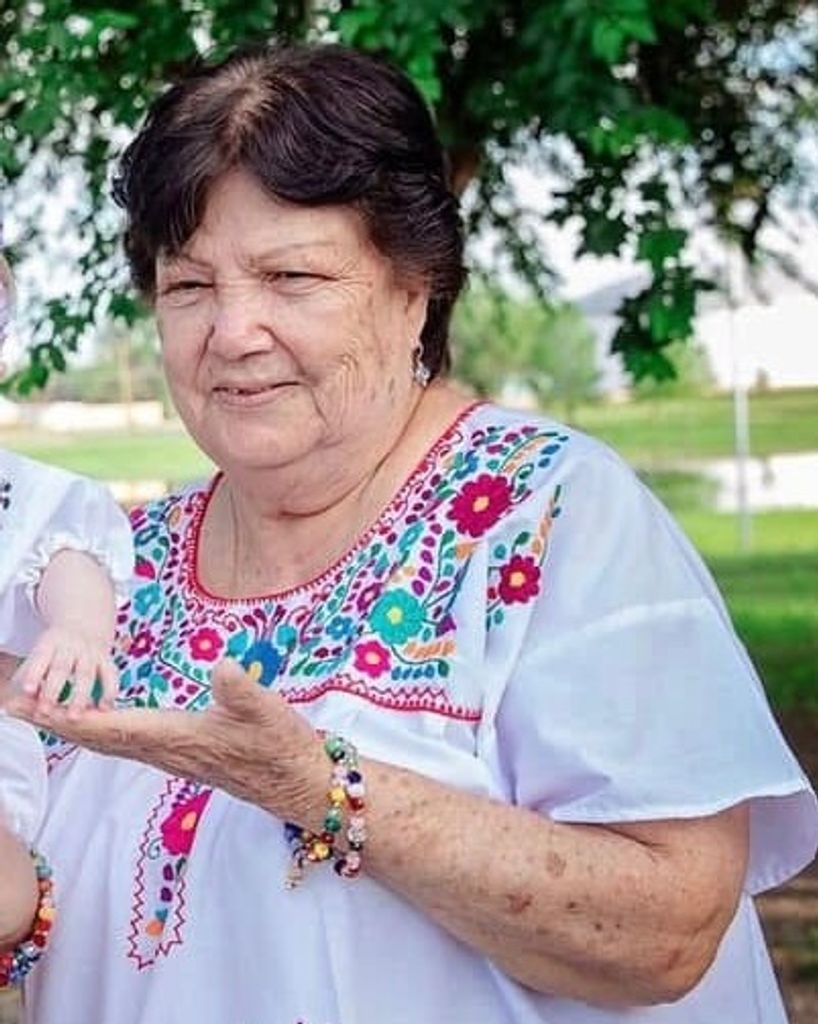 Laura Adela Garza Profile Photo