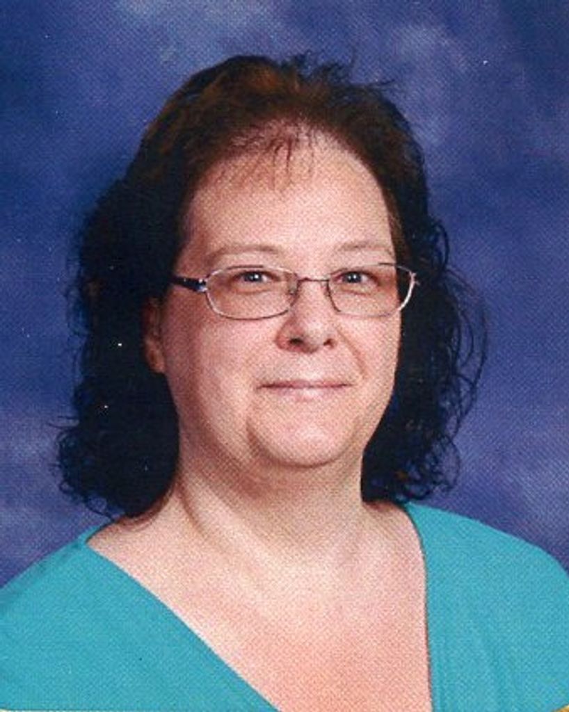 Laura Grace Charlesworth Profile Photo