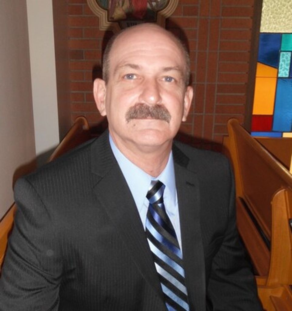 Dennis Mitchell Maciag Profile Photo