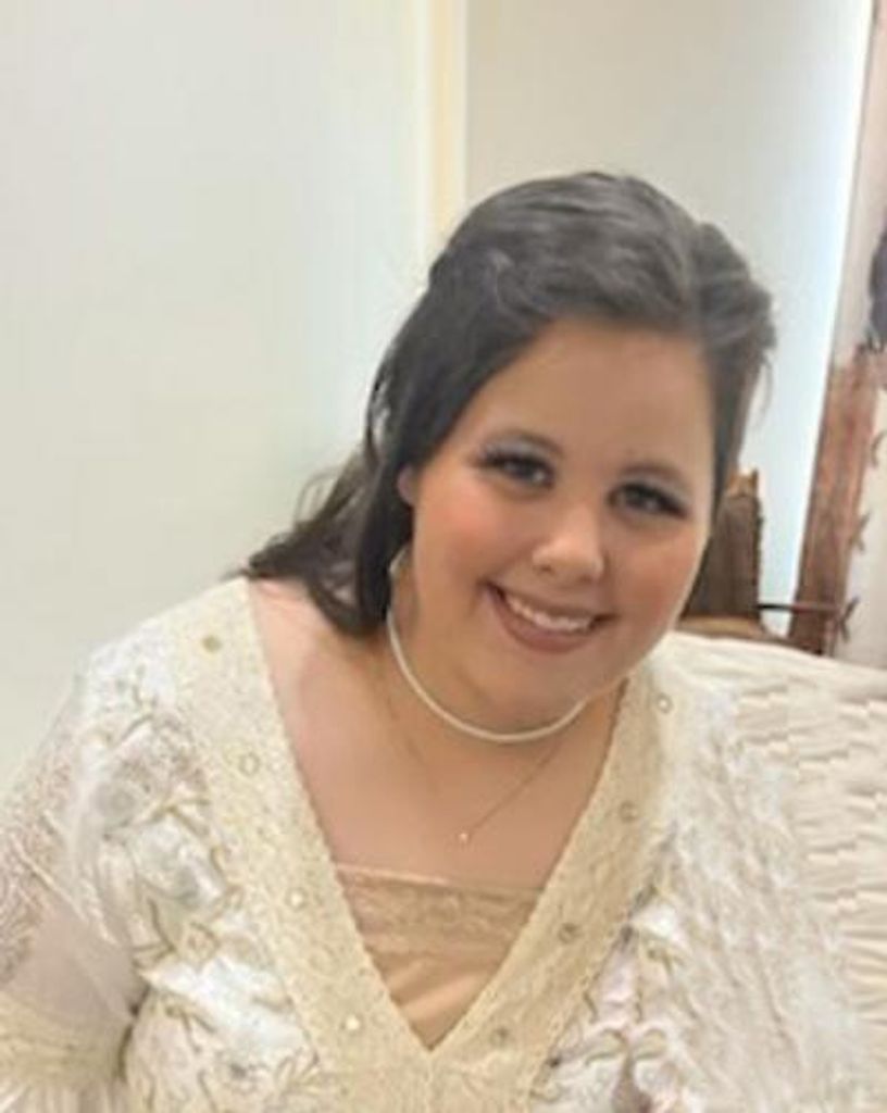 Isabela Miriam Mcpherson-Moore Profile Photo