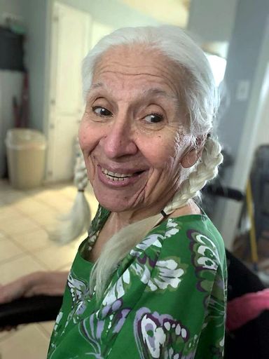 Yolanda C. Gonzalez photo gallery thumbnail 239 of 357