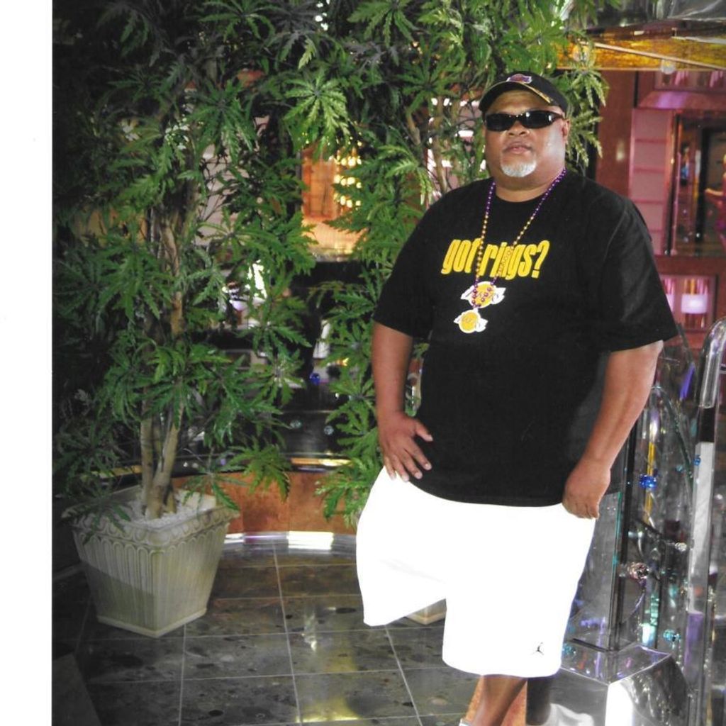 Derek Vincent Ross Profile Photo