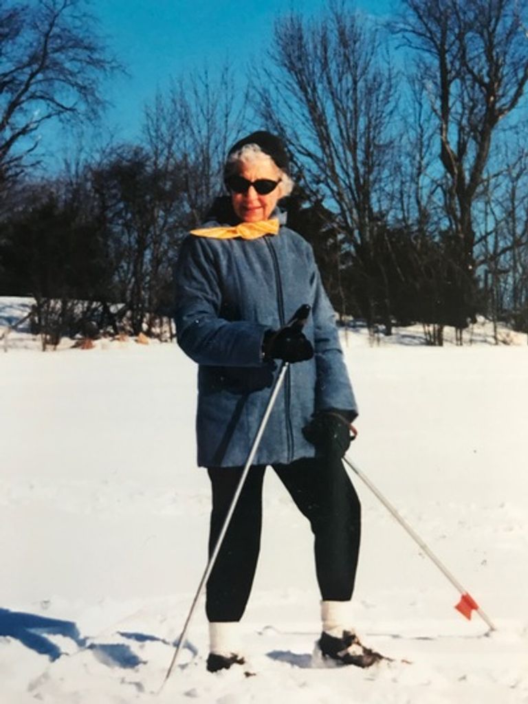 Elizabeth Hefner Profile Photo