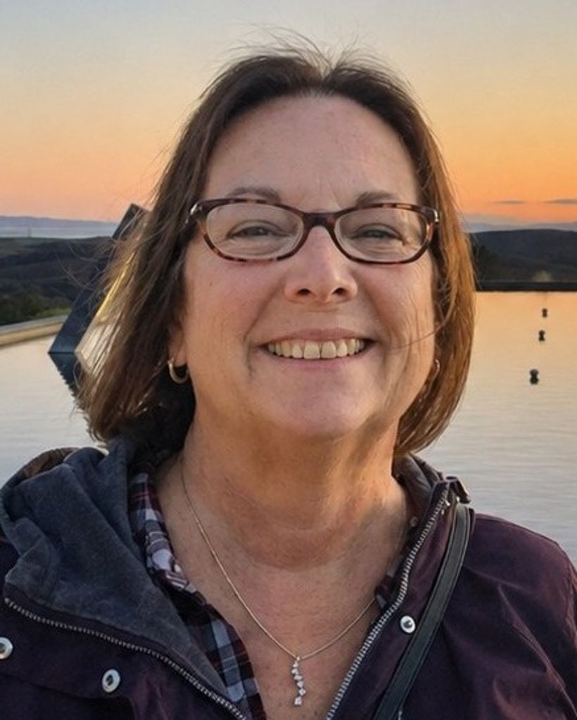 Lisa E. Hallgren