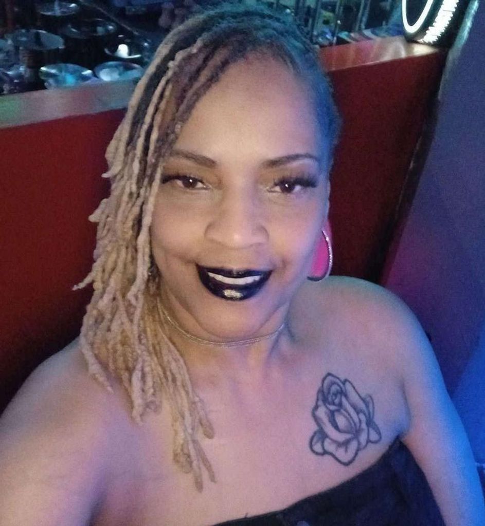 Angela Dennette Hullom Profile Photo
