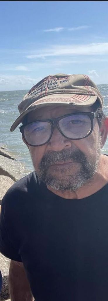 Rogelio Santos Profile Photo