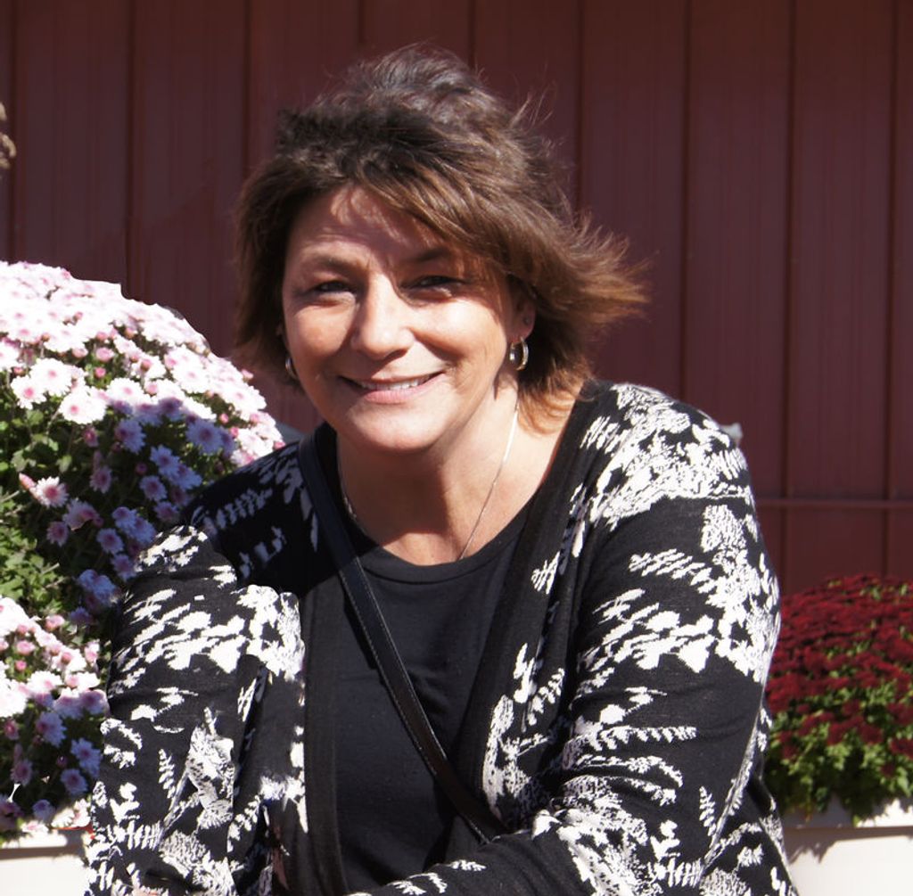 Tracy Y. (Woods) Pierce