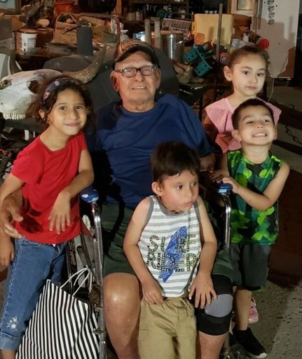 Salomon Cisneros photo gallery thumbnail 78 of 87