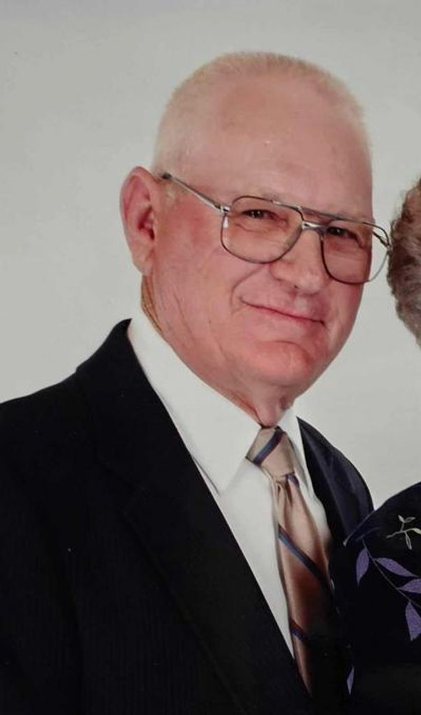 Lynn Everett Schultz