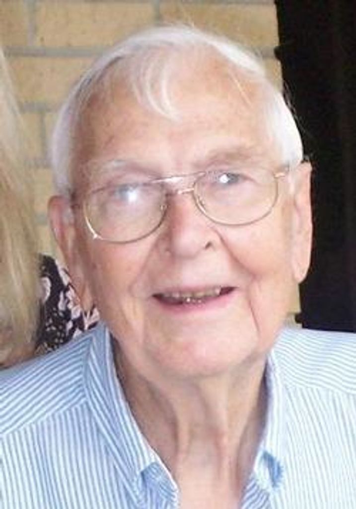 Fredie "Mac" Charlton