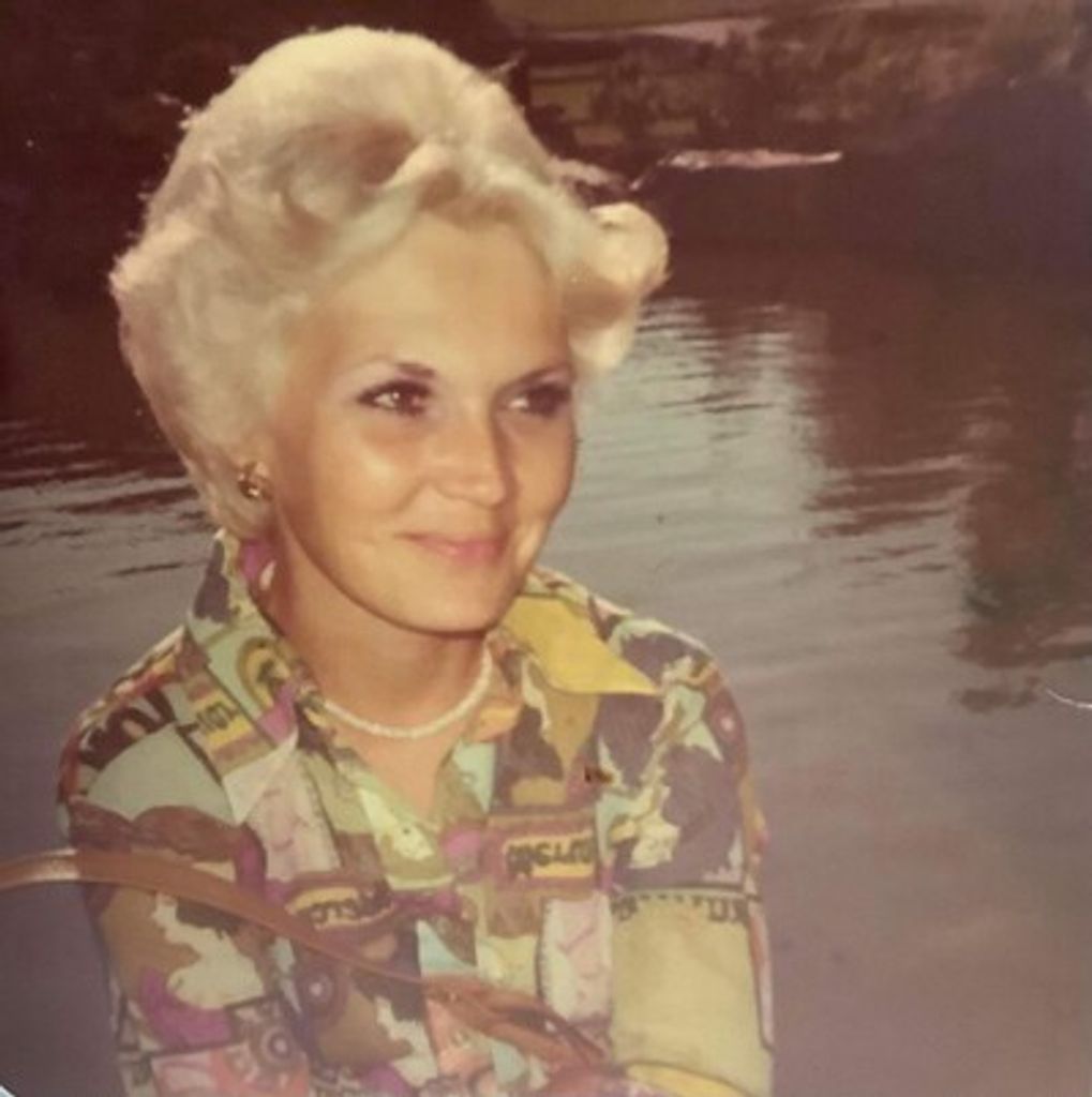 Lola Lee White Profile Photo
