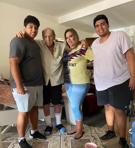 Roel Gutierrez de la Garza photo gallery thumbnail 26 of 41