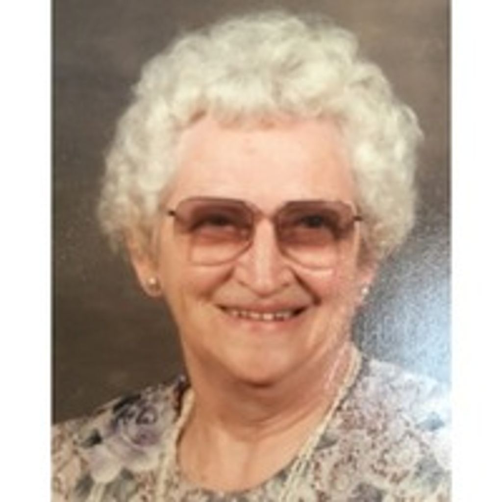 Maxine Evelyn Wyer