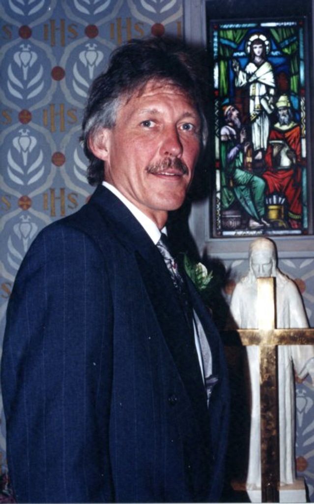 Robert D Warmoth