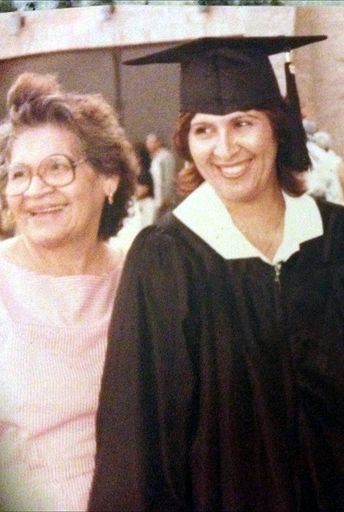 Yolanda C. Gonzalez photo gallery thumbnail 39 of 357