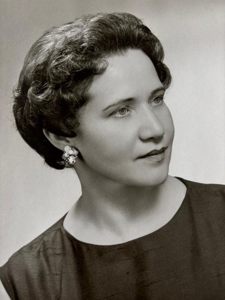 Anna Hryniw Profile Photo