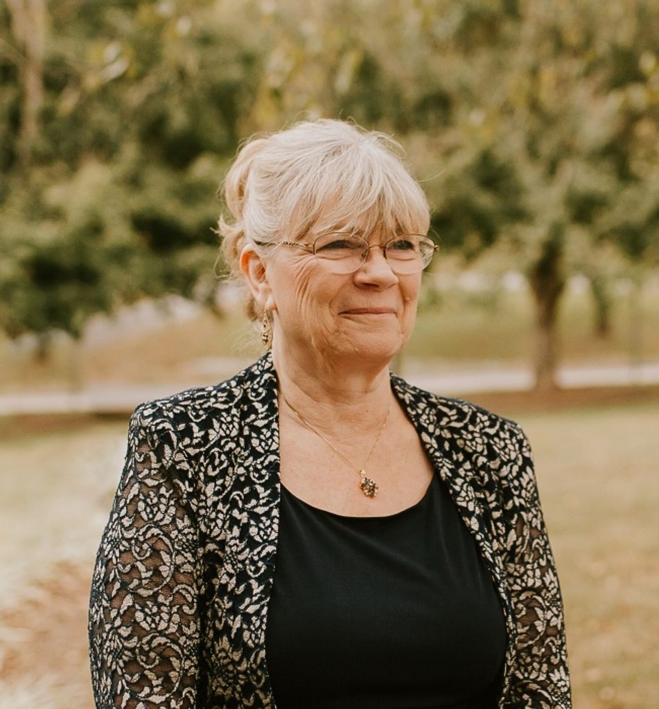 Elizabeth Cramer Profile Photo