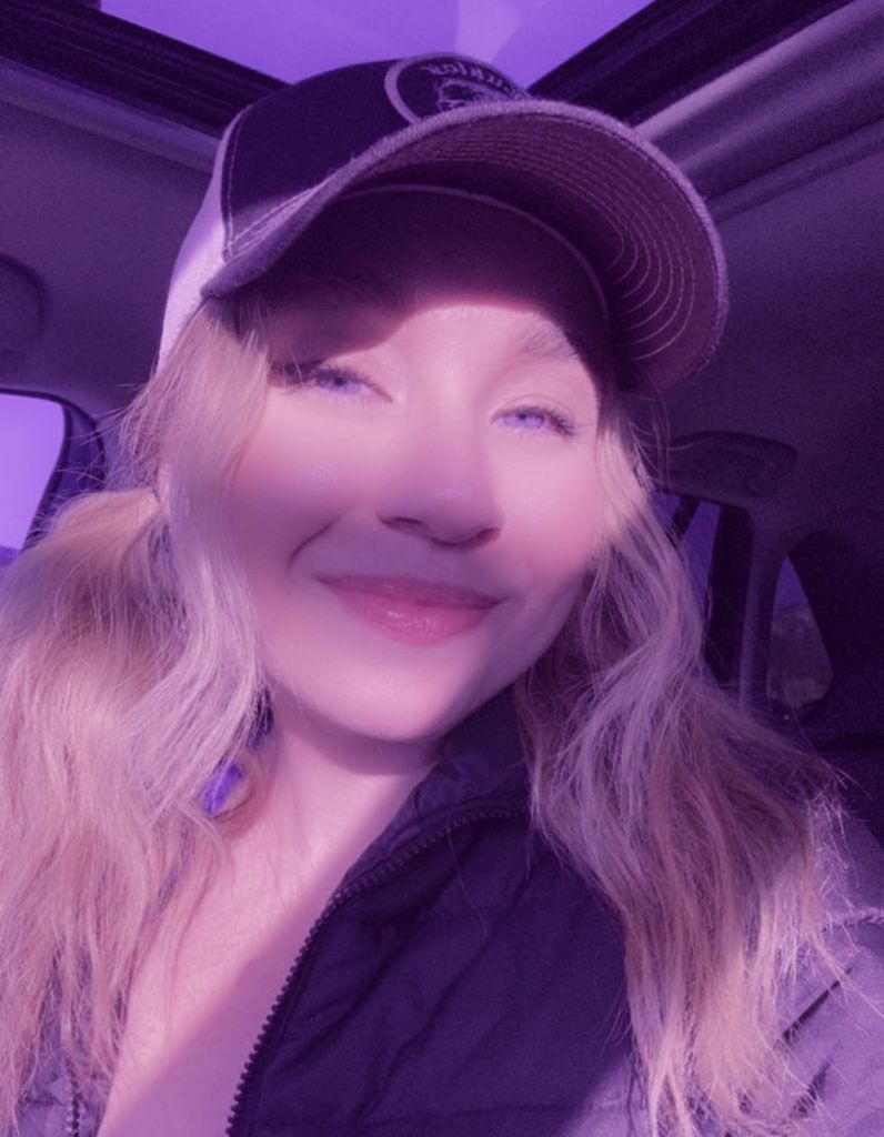 Taylor Elizabeth Gladwell222