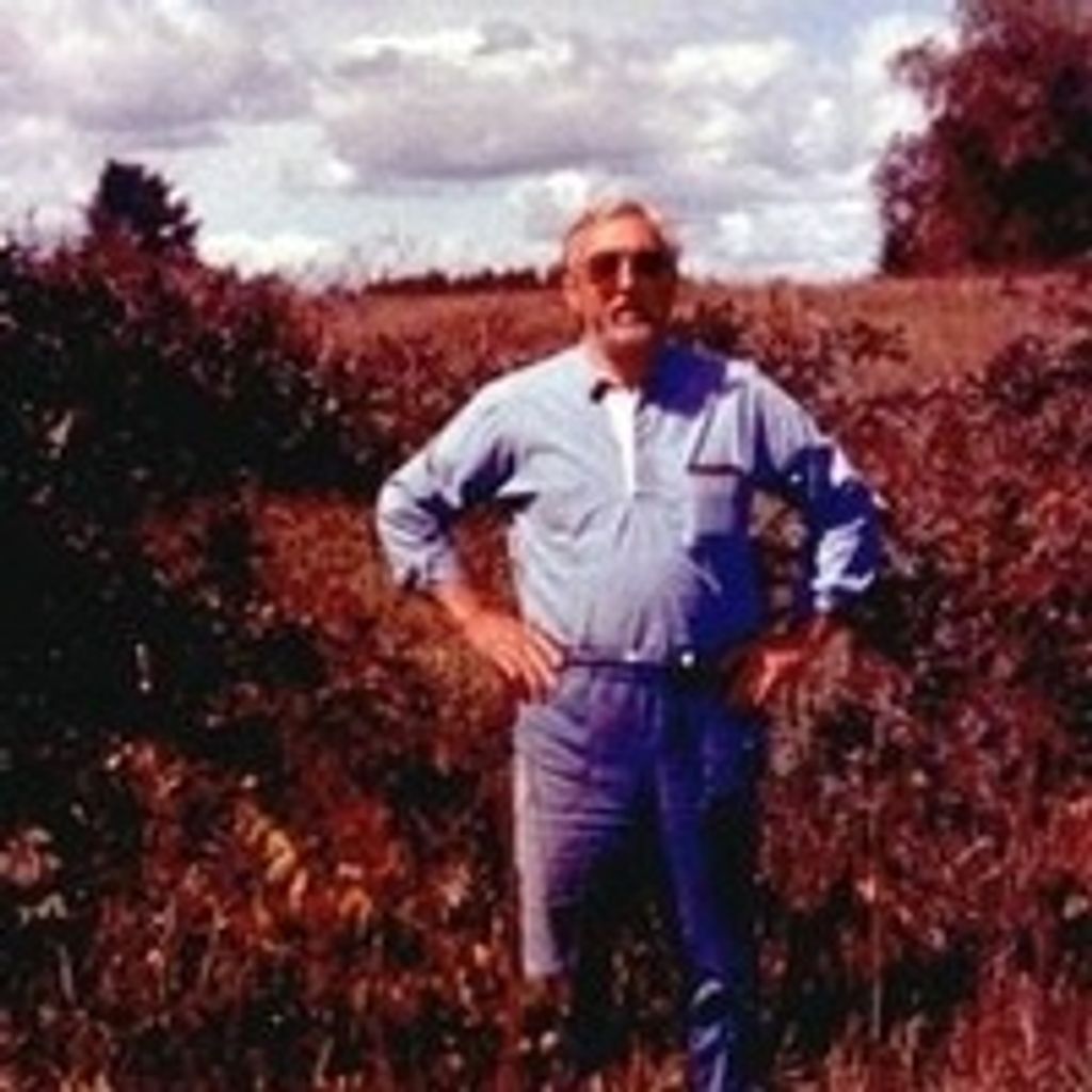 Joseph E DeCeault