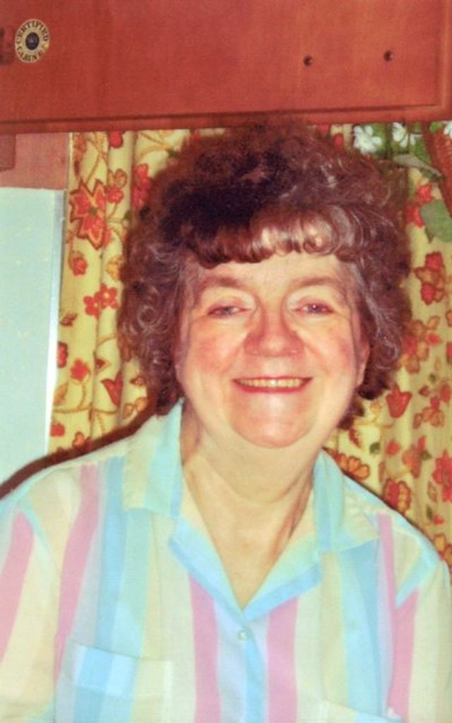 Esther Tomac Profile Photo