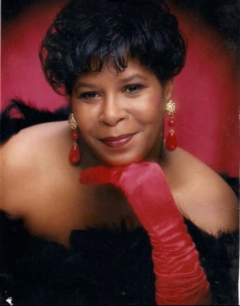 Andrea Hanks White Profile Photo
