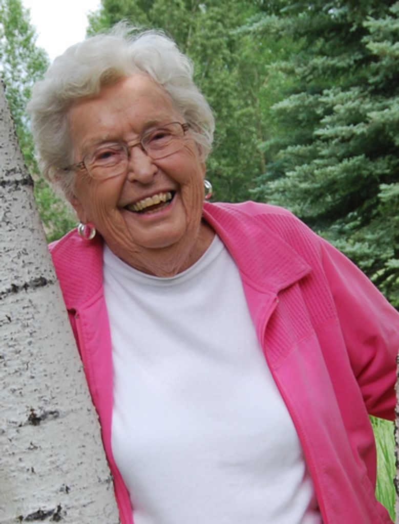 Helen Macek Profile Photo