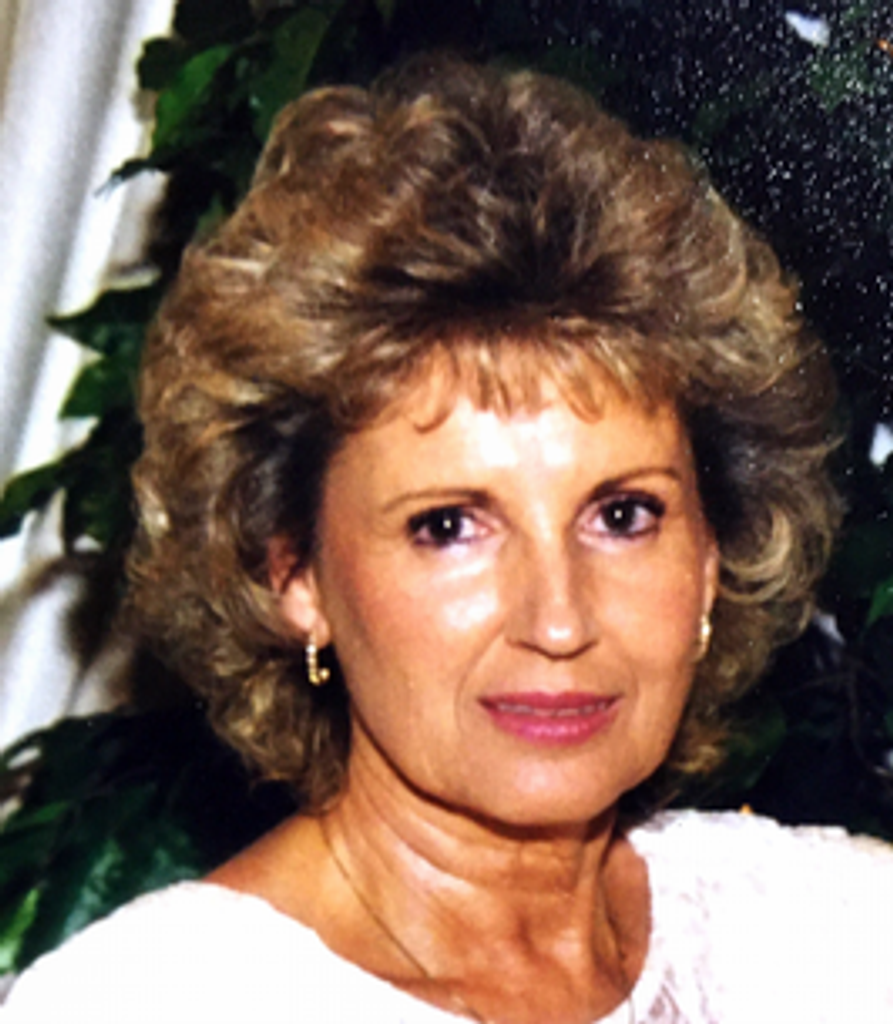 Saundra Flores