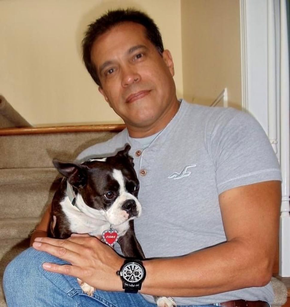 Eduardo G Vasquez