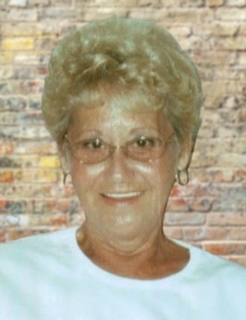 Carolyn  Sue Maycrovich