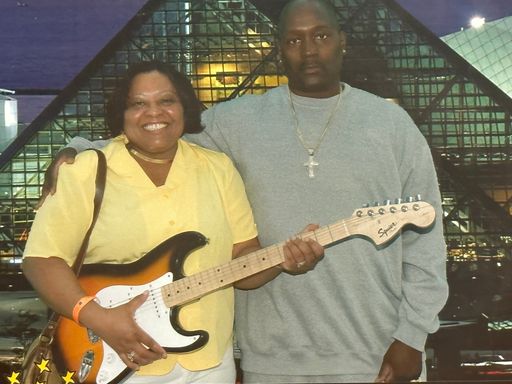 Yvette King photo gallery thumbnail 23 of 31