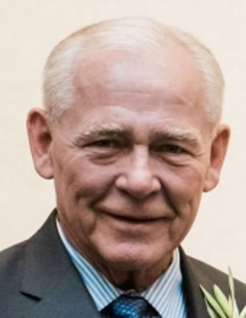 Robert D Thompson