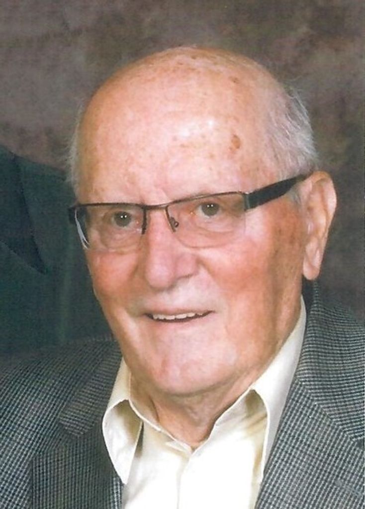 Leon E. Mueller Profile Photo