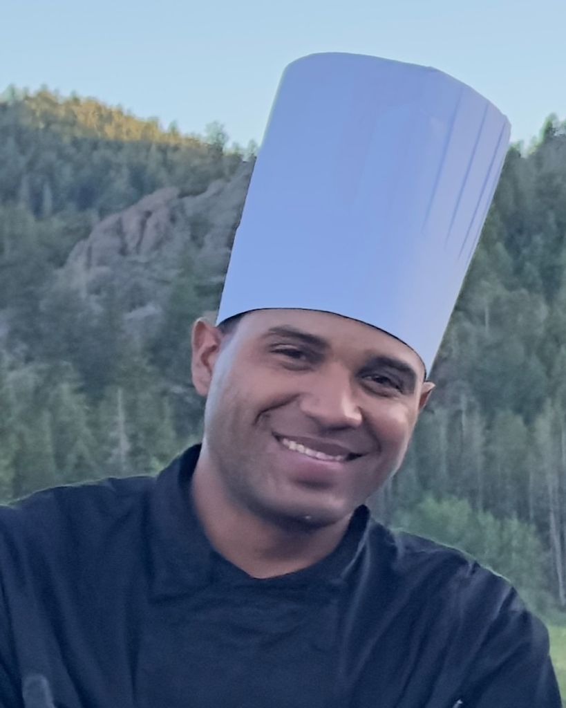 Junior Daniel Lara Bustos Profile Photo
