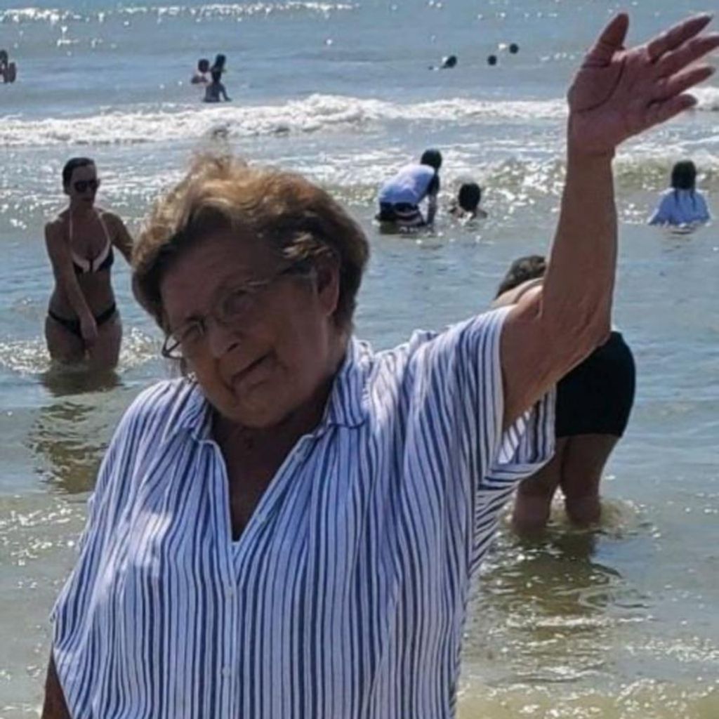 Gloria Jean Carlisle