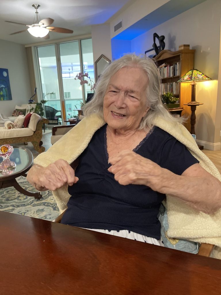 Elizabeth Dandron Profile Photo