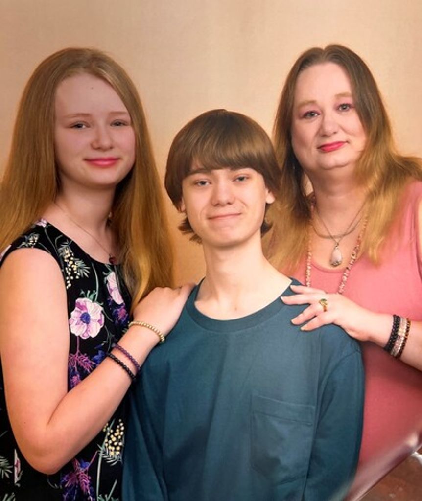 Sandra, Ian And Amanda Kirby Profile Photo