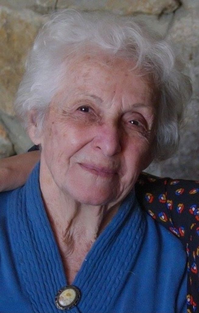 Leah J. Lucia
