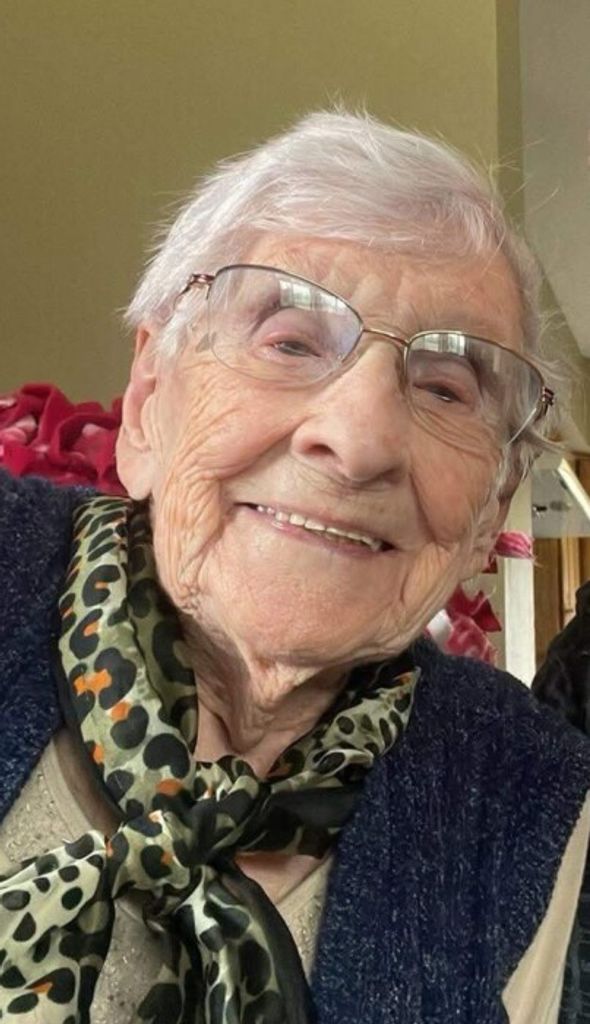 Doris Lorraine (Williams)  Prestly Hoover